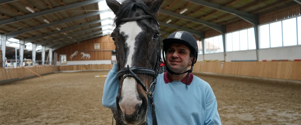 Mann mit Pferd