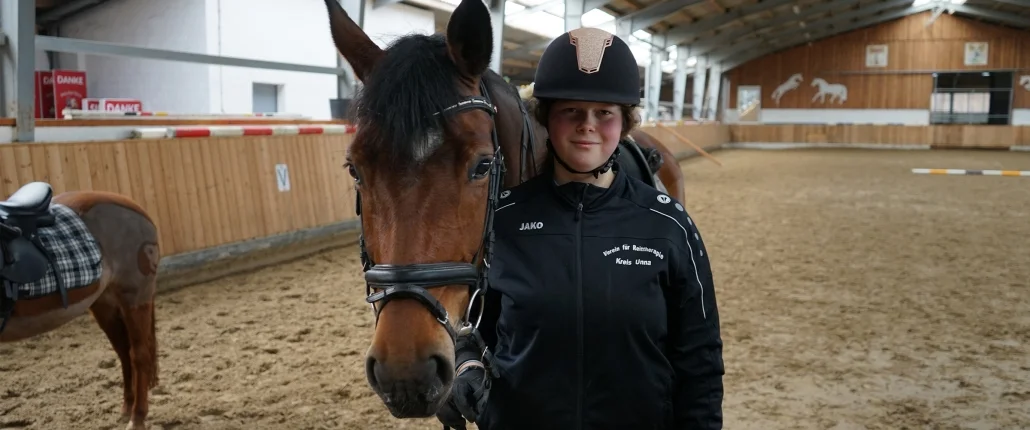 Frau mit Pferd